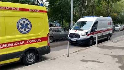 Реанимация приехала к дому в Москве, где произошло массовое отравление людей - 5-tv.ru - Москва - Россия