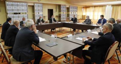 Самвел Бабаян - Арам Саркисян - Пашинян провел новое заседание с участием внепарламентских партий - ru.armeniasputnik.am - Армения
