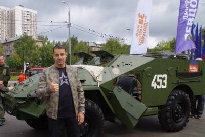 Анатолий Вассерман - Дмитрий Певцов - Вассерман и Певцов приняли участие в пробеге реставрированных БТР - yur-gazeta.ru - Россия