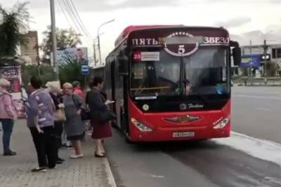 Водители автобусов в Хабаровске высадили пассажиров ради намаза - mk.ru - Хабаровск