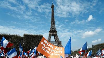 Франция: медики вышли на акции против санитарных мер - ru.euronews.com - США - Франция - Париж - Нью-Йорк - Афганистан