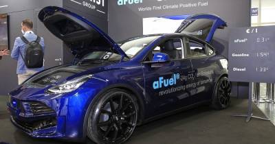 Показали первую Tesla с бензиновым мотором и на 10 000 евро дешевле: разрыв шаблона - focus.ua - Украина - Австралия