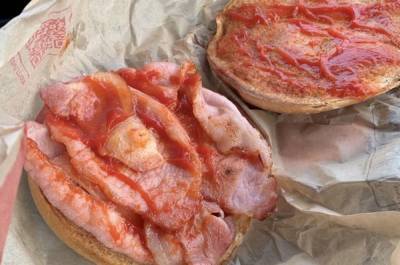 Клиент McDonalds поклялся стать вегетарианцем после того, как «обнаружил свиные соски» в рулете с беконом - rbnews.uk