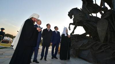 Владимир Путин - Александр Невский - Дмитрий Забрудский - Памятник Александру Невскому открыли на Чудском озере - mir24.tv - Россия - респ. Чечня - Псковская обл. - Русь