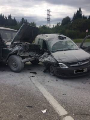 "Ларгус" загорелся после ДТП на трассе в Вологодской области - vologda-poisk.ru - Вологодская обл. - Череповец