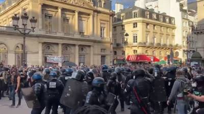 Более 100 тысяч европейцев вышли на протесты против антиковидных мер - newdaynews.ru - Франция - Париж - Брюссель
