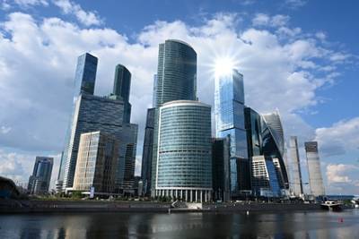 Сергей Шойгу - Александр Долгов - Миграции россиян в Москву и Петербург предрекли спад из-за новых городов - lenta.ru - Москва - Санкт-Петербург