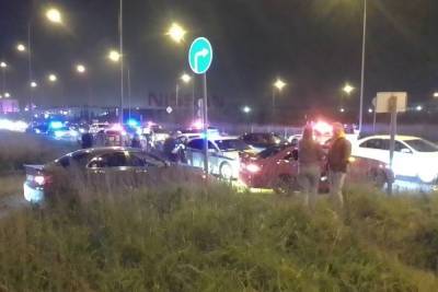 Полицейские помешали гонке стритрейсеров на Комендантском проспекте - spb.mk.ru - Санкт-Петербург