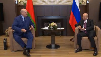 Владимир Путин - Наталья Эйсмонт - Александра Лукашенко - Стало известно содержимое чемоданчика Лукашенко - sharij.net - Россия - Белоруссия