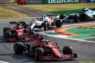 Карлос Сайнс - Шарль Леклер - Шарль Леклер: Я очень рад за Даниэля - f1news.ru - Италия