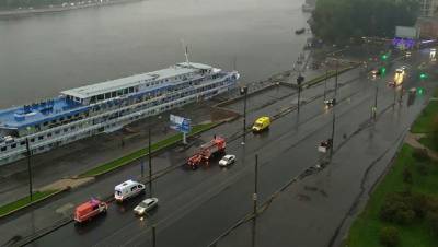 После ЧП у Речного вокзала в Петербурге из Невы вытащили женщину с ребёнком - dp.ru - Санкт-Петербург