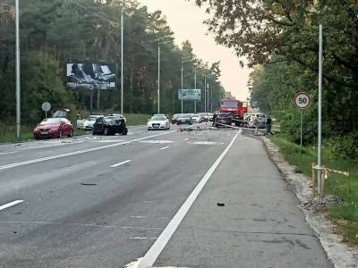 В Киеве произошло ДТП с участием девяти машин, есть пострадавшие - gordonua.com - Украина - Киев