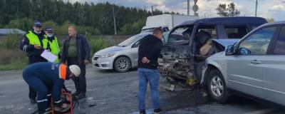 На Чуйском тракте рядом с Бердском после лобового ДТП пассажира зажало в машине - runews24.ru - Россия - Новосибирская обл. - Бердск