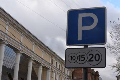 На Есенина заметили машину с депутатскими номерами на тротуаре - neva.today - Россия - Санкт-Петербург