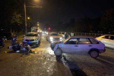 В Йошкар-Оле водитель ВАЗ-2109 скрылся после столкновения с мотоциклом - mk.ru - респ. Марий Эл