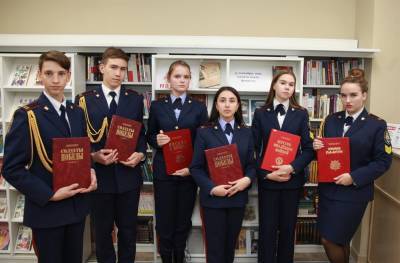 В Ульяновске будущие следователи организовали книжную выставку ко Дню памяти о жертвах фашизма - ulpravda.ru - Россия - Санкт-Петербург - Ульяновск