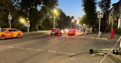 ДТП в Днепре: Mercedes сбил двух пешеходов и протаранил Mitsubishi (ФОТО) - dsnews.ua - Украина - Днепропетровская обл. - Днепр
