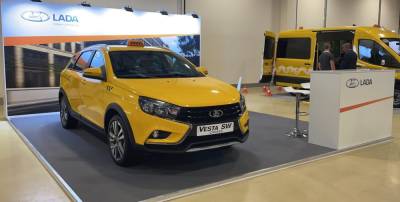 АВТОВАЗ представил универсал LADA Vesta SW Cross в оклейке для такси - avtonovostidnya.ru - Москва