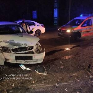 В Запорожье в ДТП пострадали четыре человека, в том числе ребенок. Фото - reporter-ua.com - Запорожская обл. - Запорожье - район Шевченковский, Запорожье