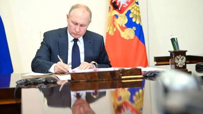 Владимир Путин - Михаил Мишустин - Эльвира Набиуллина - Путин дал ряд поручений для защиты соцвыплат от списания по кредитам - iz.ru - Россия - Израиль