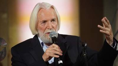 Полина Гагарина - Актер Любшин госпитализирован после падения во время спектакля - iz.ru - Израиль - Челябинск