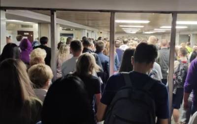 В Киеве на двух станциях метро образовались толпы - korrespondent.net - Украина - Киев