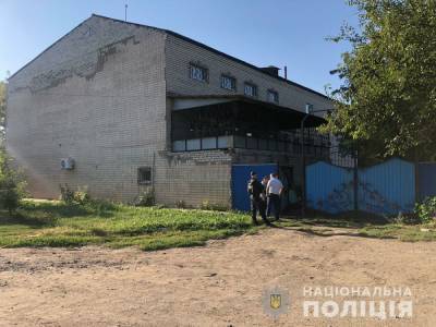 В Херсонской области мужчина забаррикадировался в доме и угрожает его взорвать, полиция объявила спецоперацию - gordonua.com - Украина - Херсонская обл.