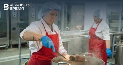 Максим Платонов - В Казани забыли повысить зарплаты школьных поваров — они начали увольняться - realnoevremya.ru - Россия - респ. Татарстан - Казань