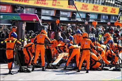 Максим Ферстаппен - Антонио Джовинацци - Даниэль Риккардо - С.Перес - DHL Fastest Pit Stop Award: Лучший пит-стоп у McLaren - f1news.ru