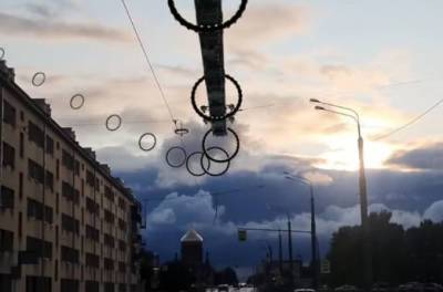 Художник из Петербурга показал летящий над городом гравипоезд - neva.today - Санкт-Петербург