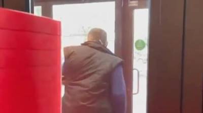 Разбушевавшийся мужчина перекрыл выход из магазина на ул. Суворова - penzainform.ru