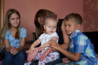В Омске собирают средства на срочную операцию для девочки, потерявшей зрение - actualnews.org - Москва - Санкт-Петербург - Новосибирск - Уфа - Испания - Омск