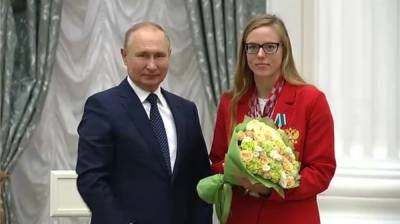 Владимир Путин - Владимир Путин вручил Орден Дружбы воронежской пловчихе Дарье Пикаловой - vestivrn.ru - Россия - Токио - Воронеж