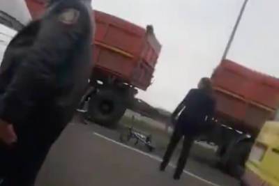 Юная российская велосипедистка погибла на глазах у отца-тренера - lenta.ru - Петропавловск - Уганда - Камаз