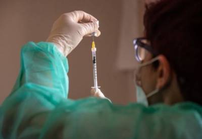 Надим Захави - В Великобритании одобрили COVID-вакцинацию для подростков - facenews.ua - Украина - Англия