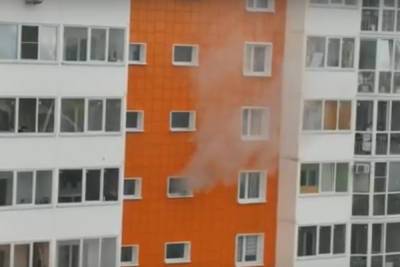 Появилось видео валившего из тверской многоэтажки дыма - tver.mk.ru - Тверь
