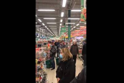 «Жалко тележку неоплаченную оставить?»: петербуржцы не оценили ожидание покупателей у сломанных касс в «О'кей» - spb.mk.ru - Санкт-Петербург