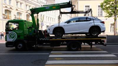 Porsche - Названо число эвакуированных за лето люксовых автомобилей в Москве - iz.ru - Москва - Израиль