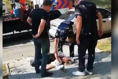 В Днепре хозяйка авто упала в обморок, увидев, как ее машину увозит эвакуатор - kp.ua - Украина - Киев