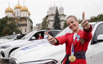 Российским олимпийцам вручили BMW X5 и BMW X3 - zr.ru - Россия - Токио