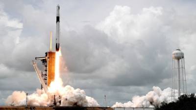 SpaceX впервые отправил туристов в космос... одних - golos-ameriki.ru - США