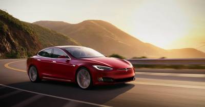 Tesla требовала $23 тыс. за замену батареи: владелец нашел способ починить авто за $5 тыс. (видео) - focus.ua - Украина