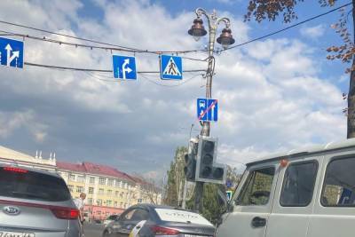 В Курске двое суток не работает светофор на площади Перекальского - chr.mk.ru - Курск