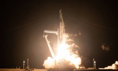 SpaceX запустила в космос гражданский экипаж на Crew Dragon - govoritmoskva.ru - США - шт.Флорида