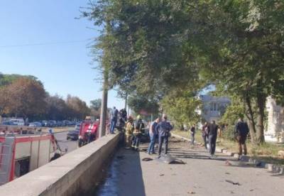 В Днепре взорвалась машина, погибли два человека (фото, видео) - facenews.ua - Украина - Днепр - Днепропетровская обл.