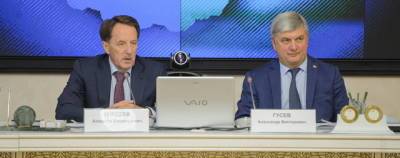 Алексей Гордеев - Александр Гусев - Губернатор поручил выделить 60 млн рублей на реконструкцию стадиона в Каменке - runews24.ru - Россия - Воронежская обл. - район Каменский