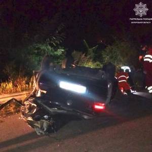 В Запорожье «Фольксваген» влетел в фуру: есть жертвы. Фото - reporter-ua.com - Запорожье