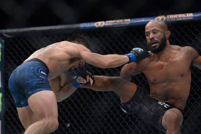 Бывший чемпион UFC проведет супербой по специальным правилам - lenta.ru - Таиланд