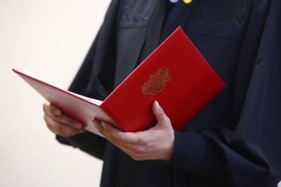 Родители убитой в Тюмени девочки не пришли на суд по лишению прав на их детей - znak.com - Тюмень - район Тюменский