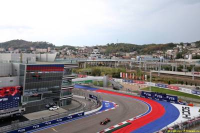 В Сочи прибыл первый самолёт с грузами команд Формулы 1 - f1news.ru - Россия - Англия - Сочи - Италия - Новороссийск